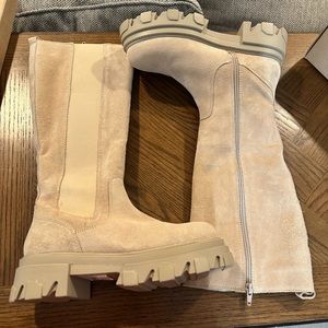 STEVE MADDEN ESMA SAND SUEDE BOOTS
